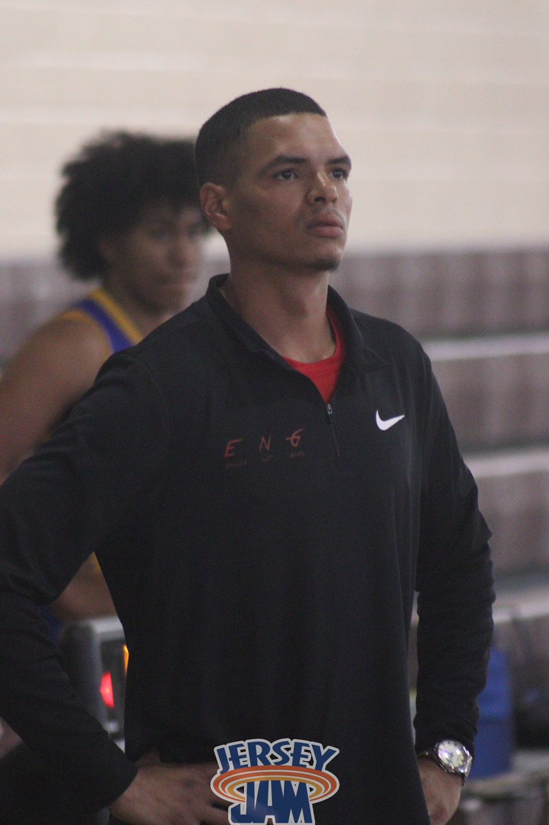 AthEliteAmerica's tweet photo. Sights from the exciting 17u championship game between @arkansasENG and @Hoopville_24! 📸 #BeElite https://t.co/h1BxrnZ0QB