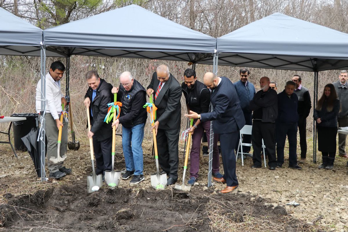 proJADES's tweet photo. Lake Zurich welcomes Wildwood of Lake Zurich located on the south side of Honey Lake Road. The project kicked-off with a ground breaking ceremony for the 24-unit Villa homes development. 

https://t.co/BKIVGdZAdx https://t.co/gX0IGbP5b3