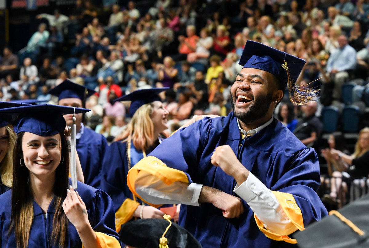 utchousing's tweet photo. We hope everyone had a great weekend! 🎓🎓🎓
#utchattanooga #utcgrad #utc22 https://t.co/ifMcRUNOEJ