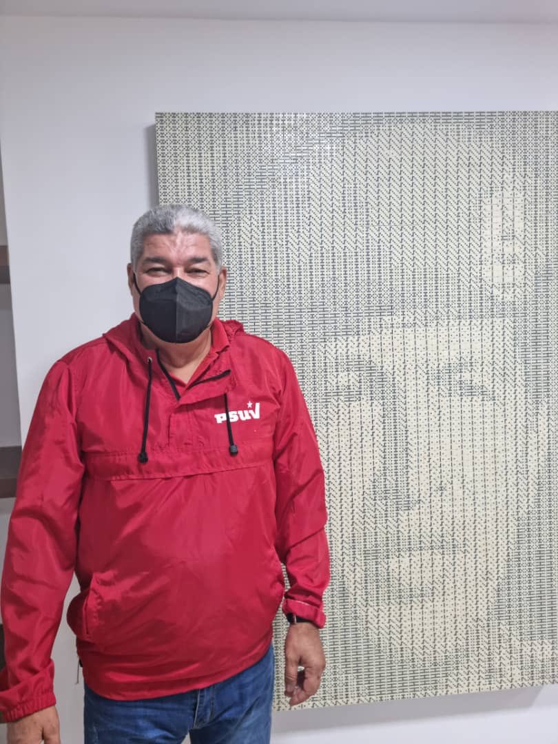 Con Chávez, el ⁦<a href="/PartidoPSUV/">PSUV</a>⁩ y el pueblo venezolano, siempre. Seguimos venciendo ⁦<a href="/NicolasMaduro/">Nicolás Maduro</a>⁩ ⁦<a href="/dcabellor/">Diosdado Cabello R</a>⁩ ⁦<a href="/delcyrodriguezv/">Delcy Rodríguez</a>⁩ ⁦<a href="/PSUVEnApure/">PSUV Apure</a>⁩