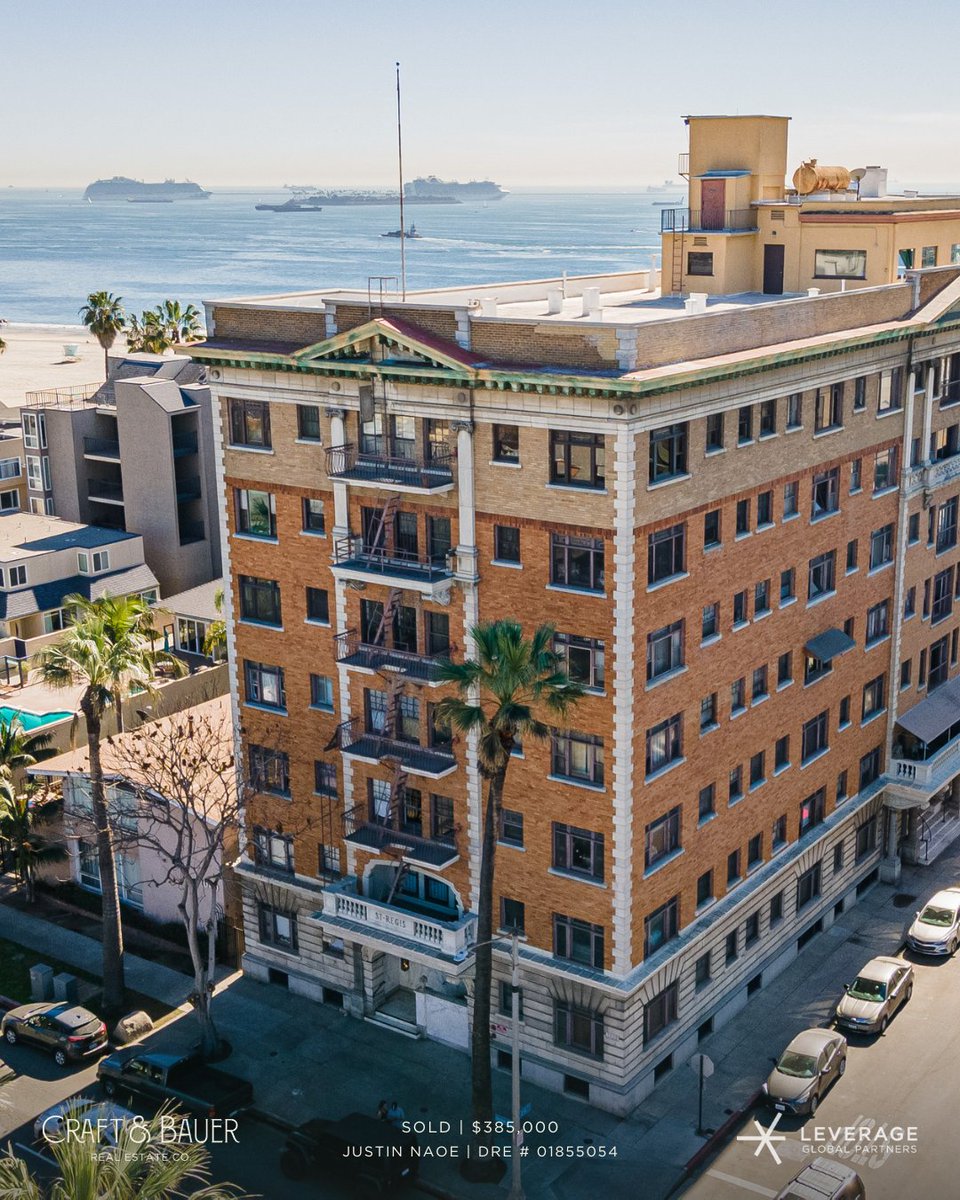 CraftAndBauer's tweet photo. Enjoy the perks of Downtown Long Beach urban living right next to the #beach in this historical studio. Step outside and be on the sand. This corner unit offers natural light, views and a cozy layout with ample storage.

🏡 #Listed and #Sold by Justin Naoe and Yoori Park  · $385k https://t.co/FKuGIxbQiA