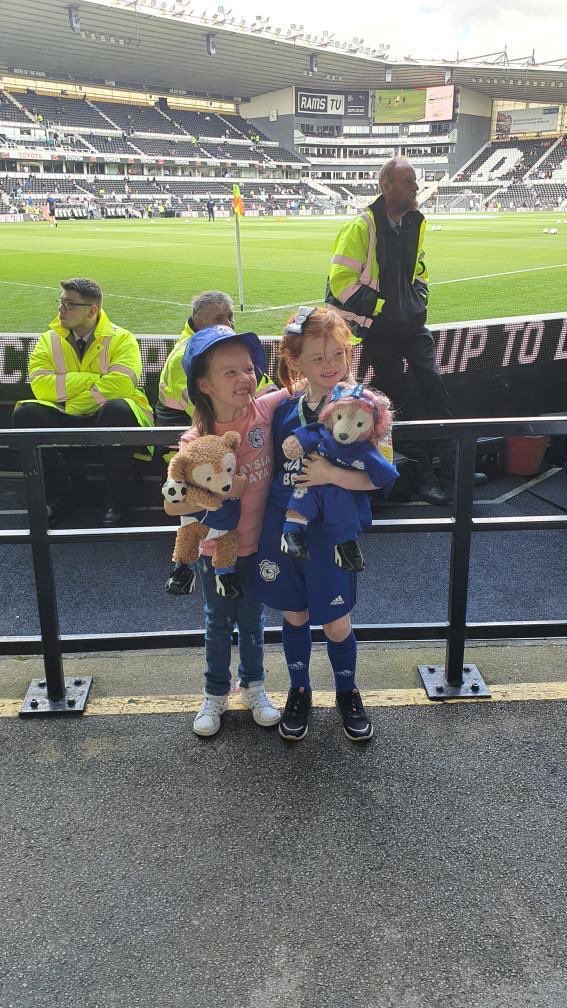 JamieAnderson93's tweet photo. Two super fans who just love watching @CardiffCityFC meeting the players and having the experience of following the bluebirds home and away! 

@Stephen__NHS roll on next season for many more home+away games meeting their “friends” #CityAsOne #MiniBluebirds \o/ <o> https://t.co/PxRYjhGfDr