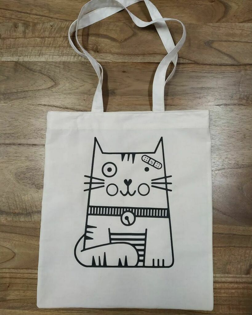 Vilabors's tweet photo. Tote Gat!!! Para llevarla a donde quieras😻😻😻. 
. 
. 
. 
#patchwork #costuracreativa #handmade #hechoamano #fetama #totebag #vilafrancadelpenedes #vilabors #gatos #cat #gato #gat #tiendatelas #telas #telasbonitas #bolsos #bosses #costura #cats #cotton… https://t.co/lt6ibLlrAv https://t.co/N9Fo9TQDlo
