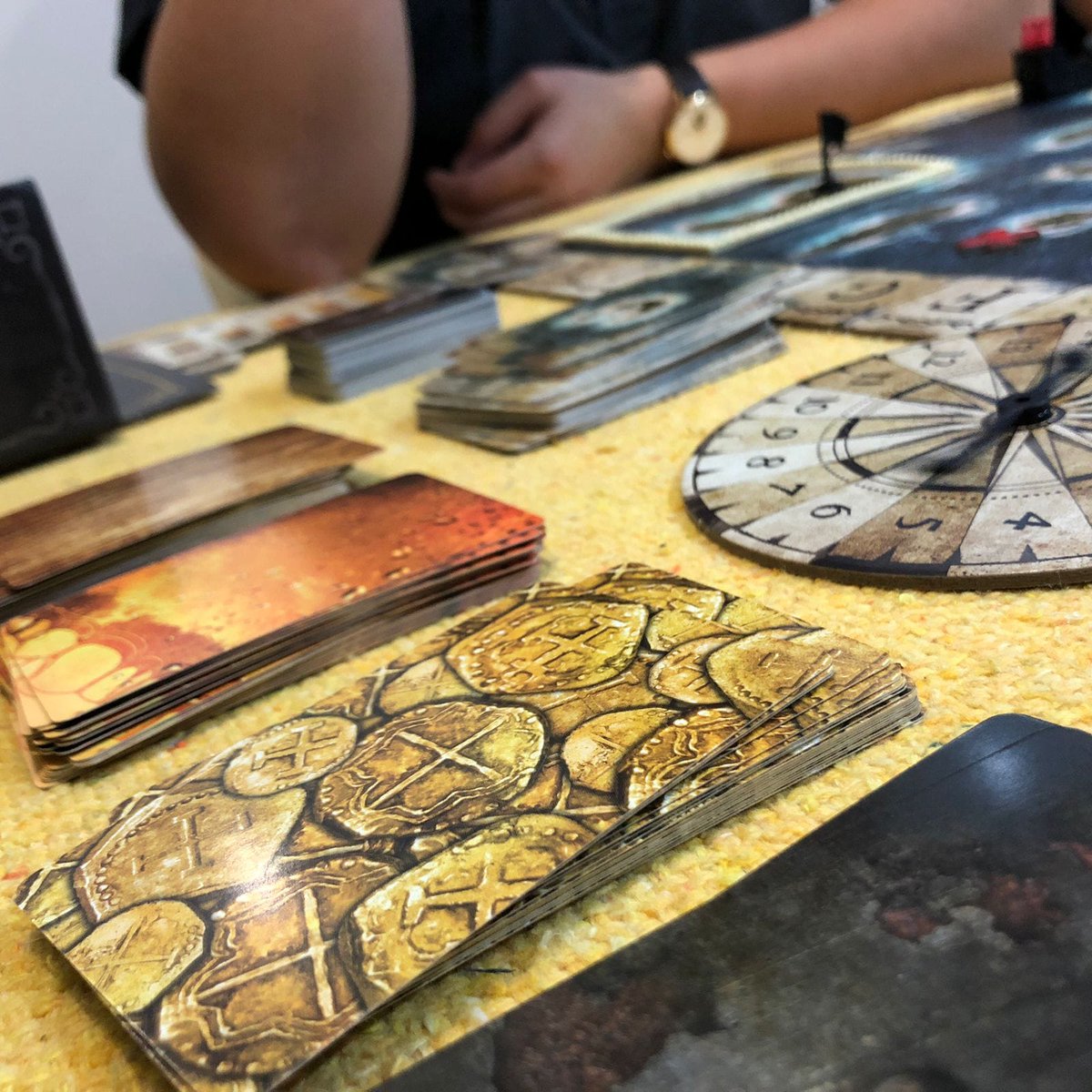 JuegaEnLaCueva's tweet photo. ¡Conquista islas, hunde barcos enemigos, ve por los tesoros! Plunder: A Pirate's Life de Lost Boy Entertainment
#JuegaEnLaCueva #CuevaReseña #GameNight #BoardGamesNight #JuegosDeMesa #Boardgames #BoardgamesAddicts #BoardgamesGeeks #BoardgameCommunity #Piratas #Pirates https://t.co/j6XrT7WvwI