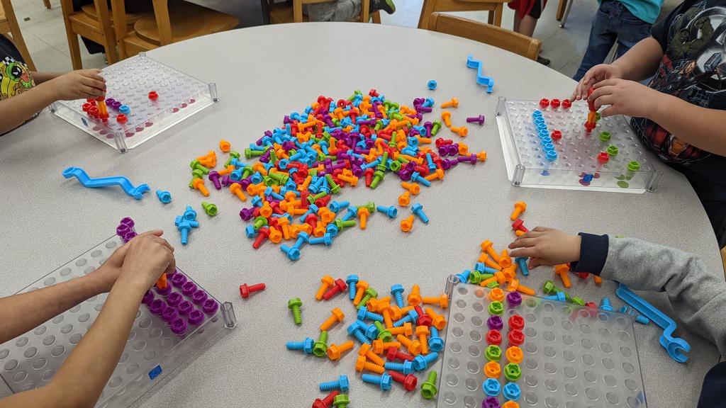 GayheadLibrary's tweet image. Sheafe LIBRARY STEAM - my kindergarten engineers!
@WCSDEmpowers 
@sheaferoadrocks 
@ASchout10