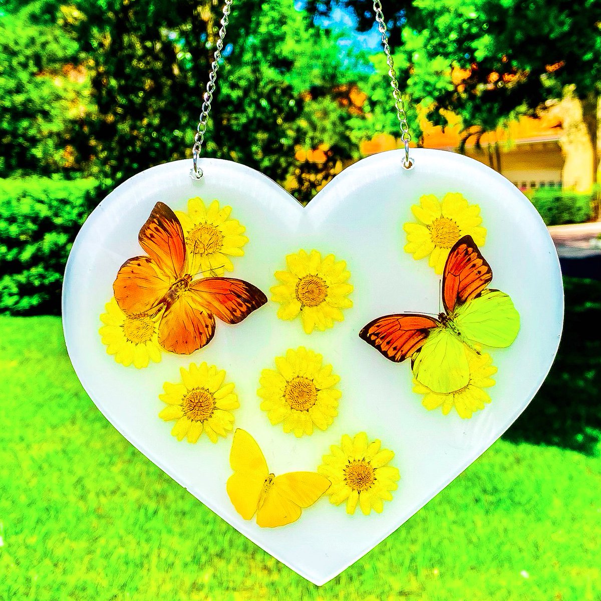 Heatherskiesss's tweet photo. Yellow Daisy Butterfly Heart Wall Hanging ✨🌻 https://t.co/D3Doxpp1wW