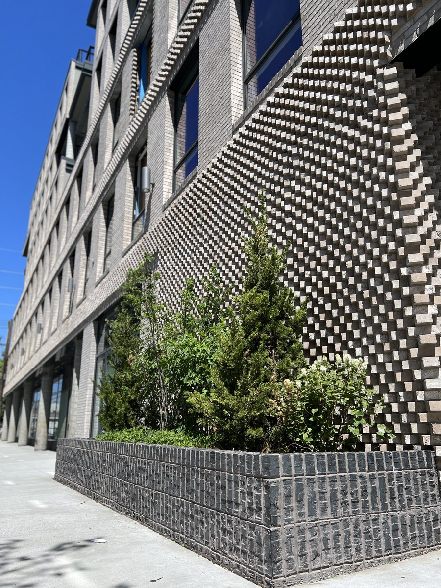 The stunning brick #shapes on 170 Erie St. in Jersey City is a must see! Artfully designed by Studio V Architecture, the depth given by the brick textures allow for an eye-catching pattern.