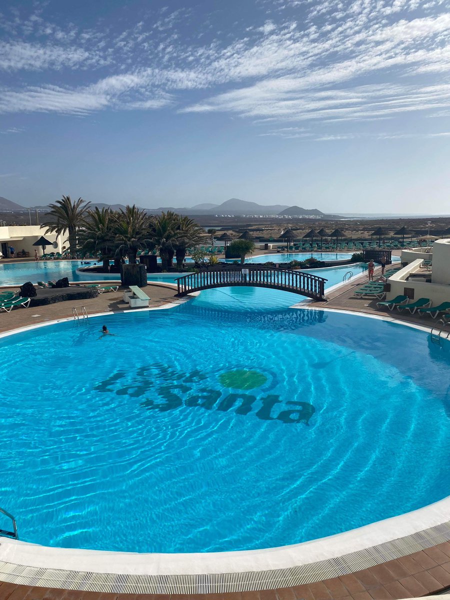 jessica_jane96's tweet photo. First day of the pre 
World Para Championships training camp done ✔️ 
Beautiful weather, fantastic food &amp; great facilities here at @ClubLaSantaUK 
☀️🏊‍♀️ ☀️ 
Thank you to everyone for making this happen ❤️
#MondayMotivation https://t.co/xQPihwU3V0