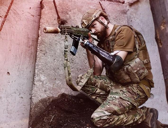 OlenaHalushka's tweet photo. This is Illia Samoylenko of the #Azov regiment, who gave the press conference yesterday from the #Azovstal. His English is excellent. Earlier Illia lost the hand &amp; eye in the battle.He's a military historian. These talented brave people need to be saved!
Credit: Tetyana Danylenko https://t.co/xUiAtoIj3j