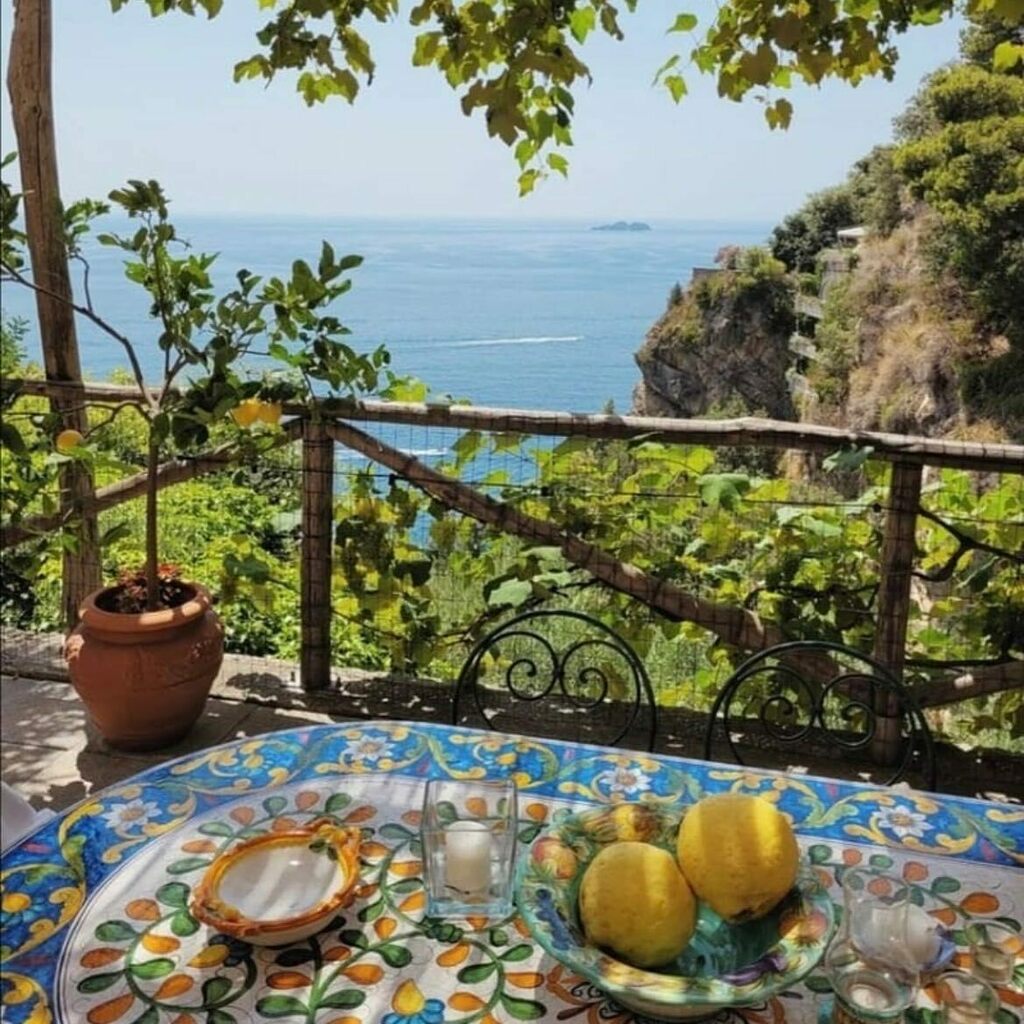 VLDolce's tweet photo. Slow afternoons in the shade... that’s what la dolce vita is all about! 
😘

The lighting in this picture reminds of the lazy afternoons in Italy when life slows down just enough to take un pisolino (nap), or perhaps have a gelato, or to just sit and … https://t.co/cDZX2oAlUO https://t.co/PsNiJO3idF