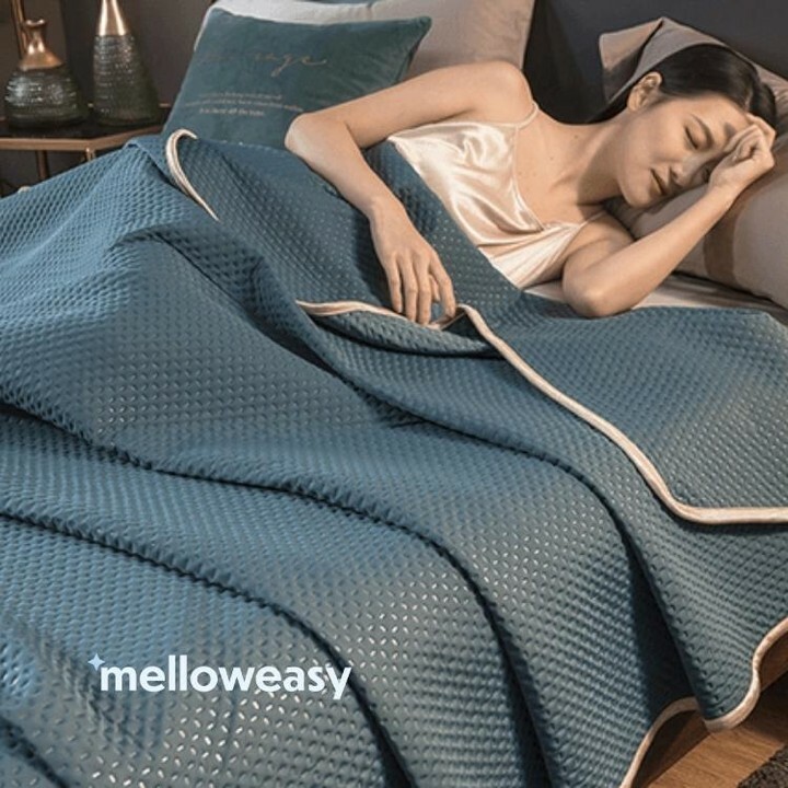 melloweasycom's tweet photo. The best solution for hot sleepers is our Cooling Blanket.
With an innovative porous structure, it helps move heat away to keep you cool all night. https://t.co/X2LxMo4mZz