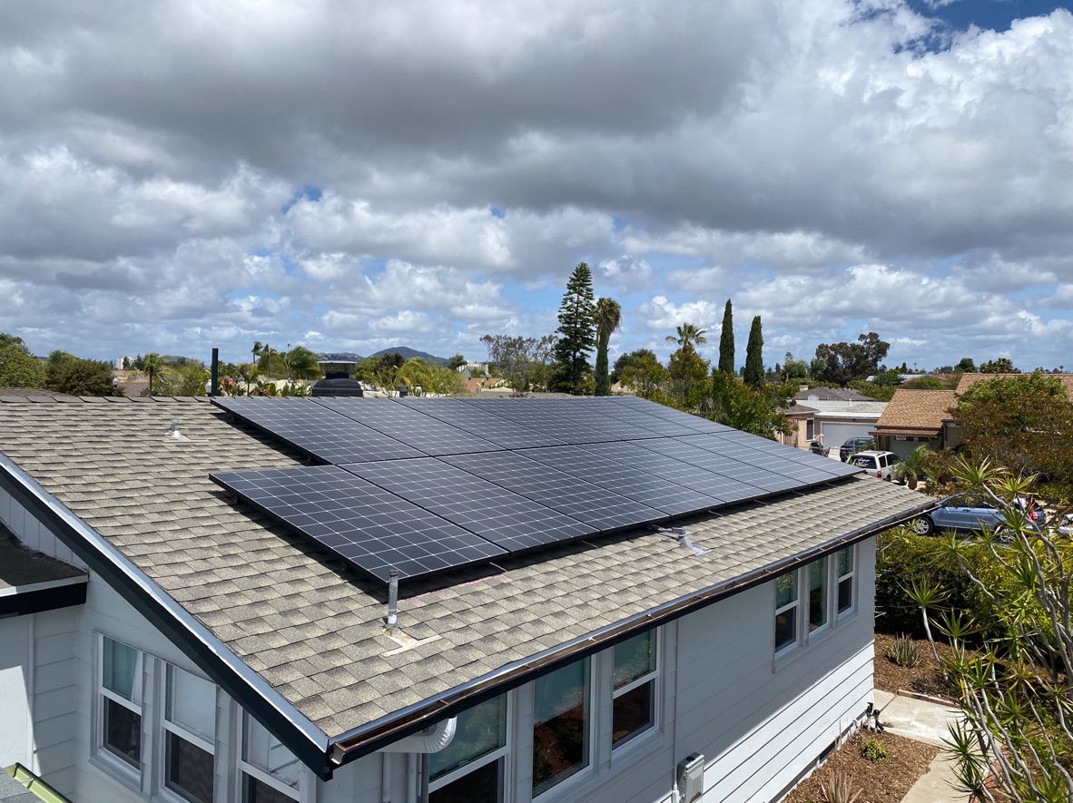 SunPower's tweet photo. California homeowners are gearing up for the summer heat with the most efficient solar panels on the market. Keep cool from rising temperatures and utility rates with SunPower’s world class solar solutions. #California #CaliforniaLiving #Solar https://t.co/10NiW0Fens