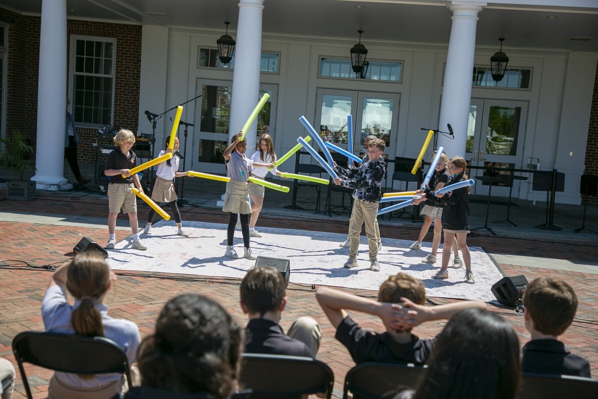 McDonoghSchool's tweet photo. It was Art Pop-Up Day! All across campus, in every division, students were putting on performances, making art, and appreciating art.
Learn more and see all the photos: https://t.co/YYVUTZq6MG
#mcdperformingarts #mcdvisualarts #arts https://t.co/TSrU5syV5j