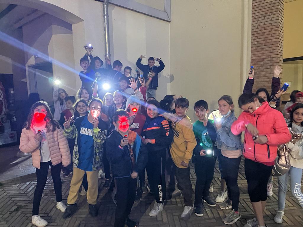 galis_esc's tweet image. Preparats pels jocs de nit!!! #4rt #elcollell