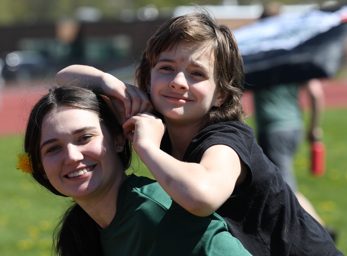 What a great start to the week.
Parade, complete with marching band and color guard✅
Elementary Special Olympic athletes returning to Marion Junior-High School to compete ✅
Snacks ✅
Hanging out with your new buddies ✅
More photos: marioncs.org/Page/1441
#MarionPride
