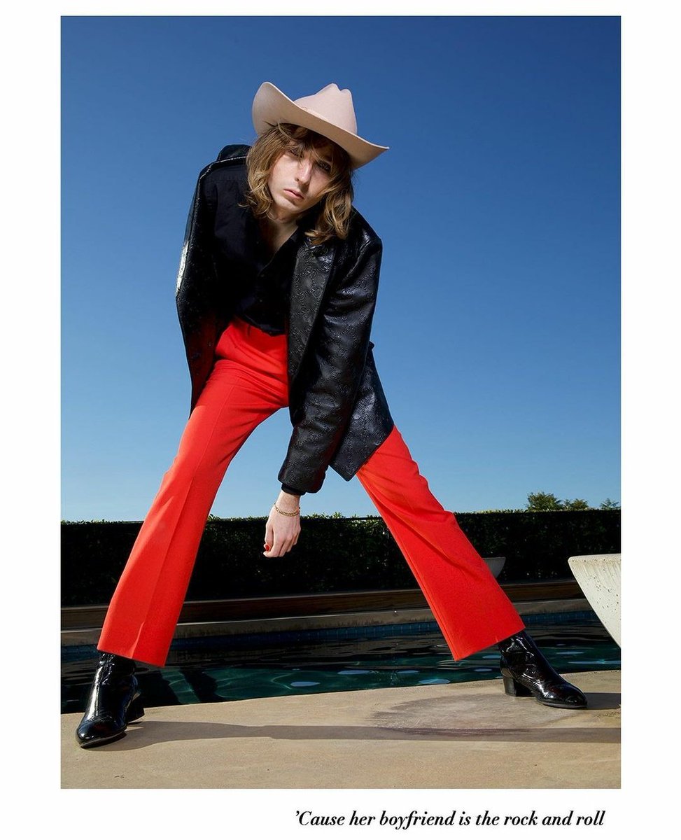 itsmetea_'s tweet photo. We thought it was Vogue, it's actually Zara lol https://t.co/gEH6iiC9qN