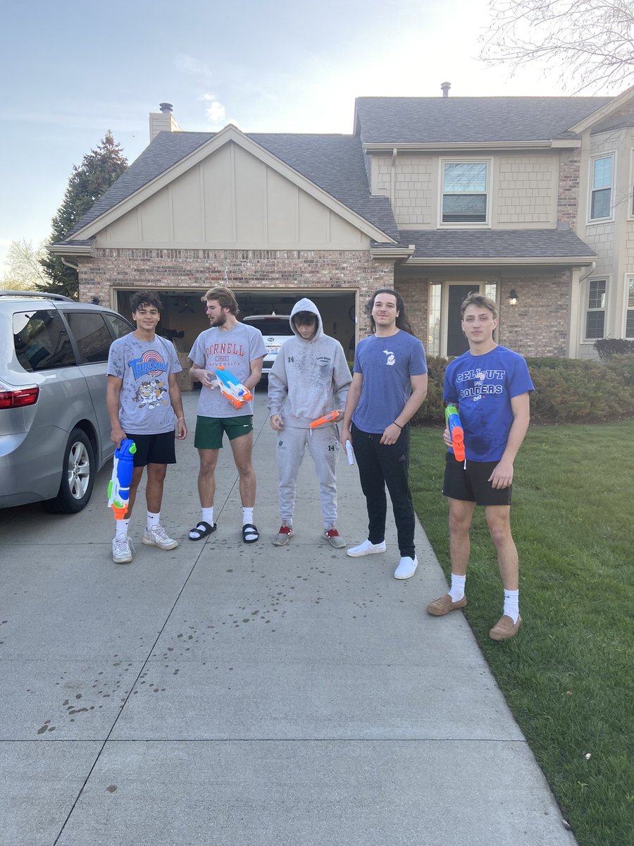 5GuysWW's tweet photo. Y’all know that get back real 😉 All tied up 3-3 with Braden and Will from “Street Fighters” being eliminated @lowaterwars22 https://t.co/W8QY8qNEyu