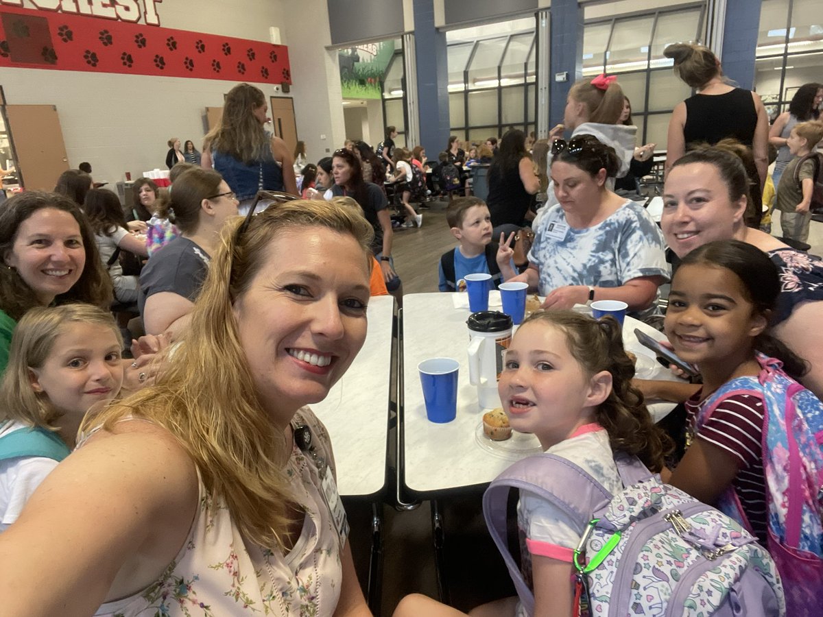MrsHanley101's tweet photo. @HumbleISD_PFE PTO hosted a lovely Muffins with Moms this morning! Thanks for the tasty treats and fun way to kick off the week! #TeamPFE https://t.co/ofUc9GqYAv