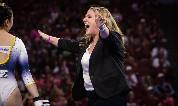 collegegymnews_'s tweet photo. BREAKING: Janelle McDonald Named @uclagymnastics Head Coach

🔗 https://t.co/XH3Sjq8qDP

#NCAAgym https://t.co/FKPLq5yTH1
