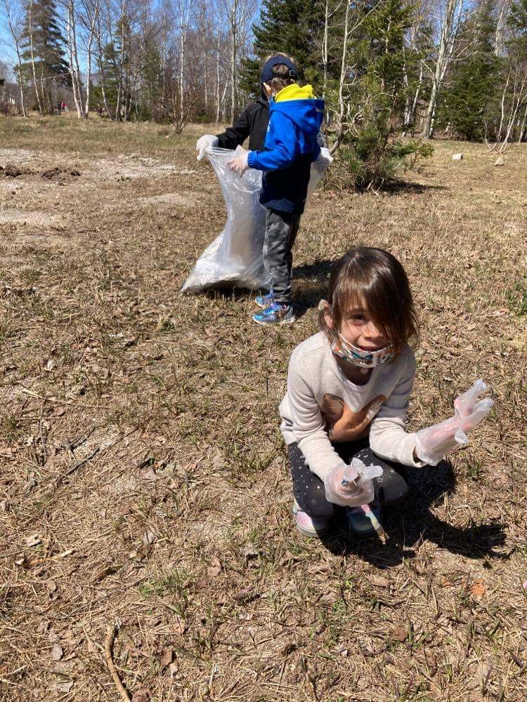 MsYoung_Kinder's tweet photo. K-2 was eager to do their part today in the school grounds clean up! #SaveTheEarth @Elwoodelementar @NLESDCA https://t.co/WiDfNy1Nqs