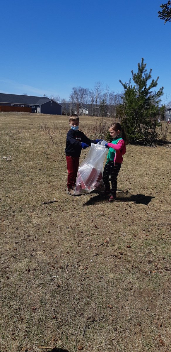 MsYoung_Kinder's tweet photo. K-2 was eager to do their part today in the school grounds clean up! #SaveTheEarth @Elwoodelementar @NLESDCA https://t.co/WiDfNy1Nqs