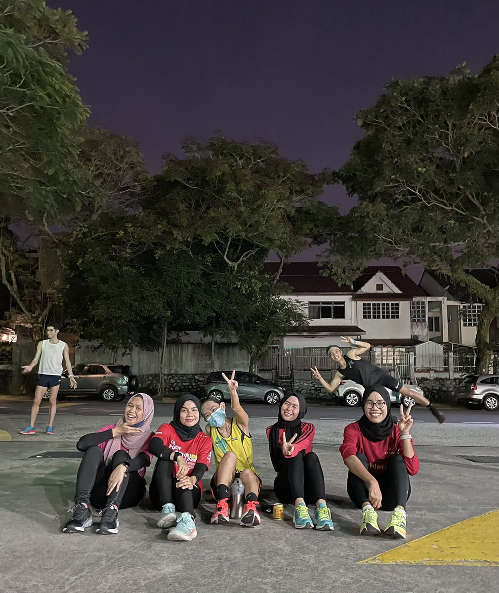mahirahf's tweet photo. The #0445AMSession is back ! Time to burn all the lemangs and whatever consumed during Raya #syawalRun #LebaRun #AMSession #togetherweattaingreatmiles
@KyserunKrew https://t.co/EaAu3qP47F
