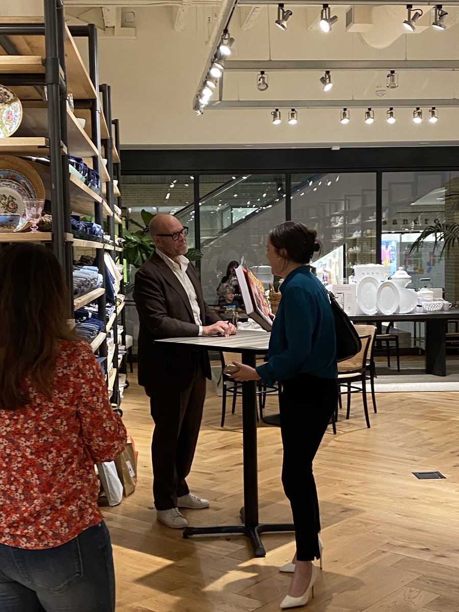 MicaelaIvette's tweet photo. In life’s craziness I didn’t realize @altonbrown was stopping in Dallas. We’re just walking through the mall and they’re SOLD OUT of books/tickets 😭 waving from afar to one of my childhood food heroes. 🥹👋🏼 Where you going for dinner later? 😅 https://t.co/YdtHpSY6fi