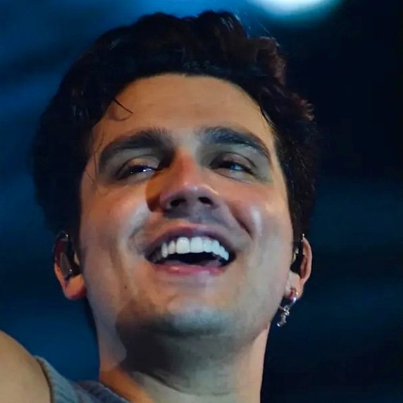 Sabe porque eu não desisto de você, por que nunca desistiria de alguém que me faz tão bem. ❤✨ <a href="/luansantana/">Luan Santana</a>