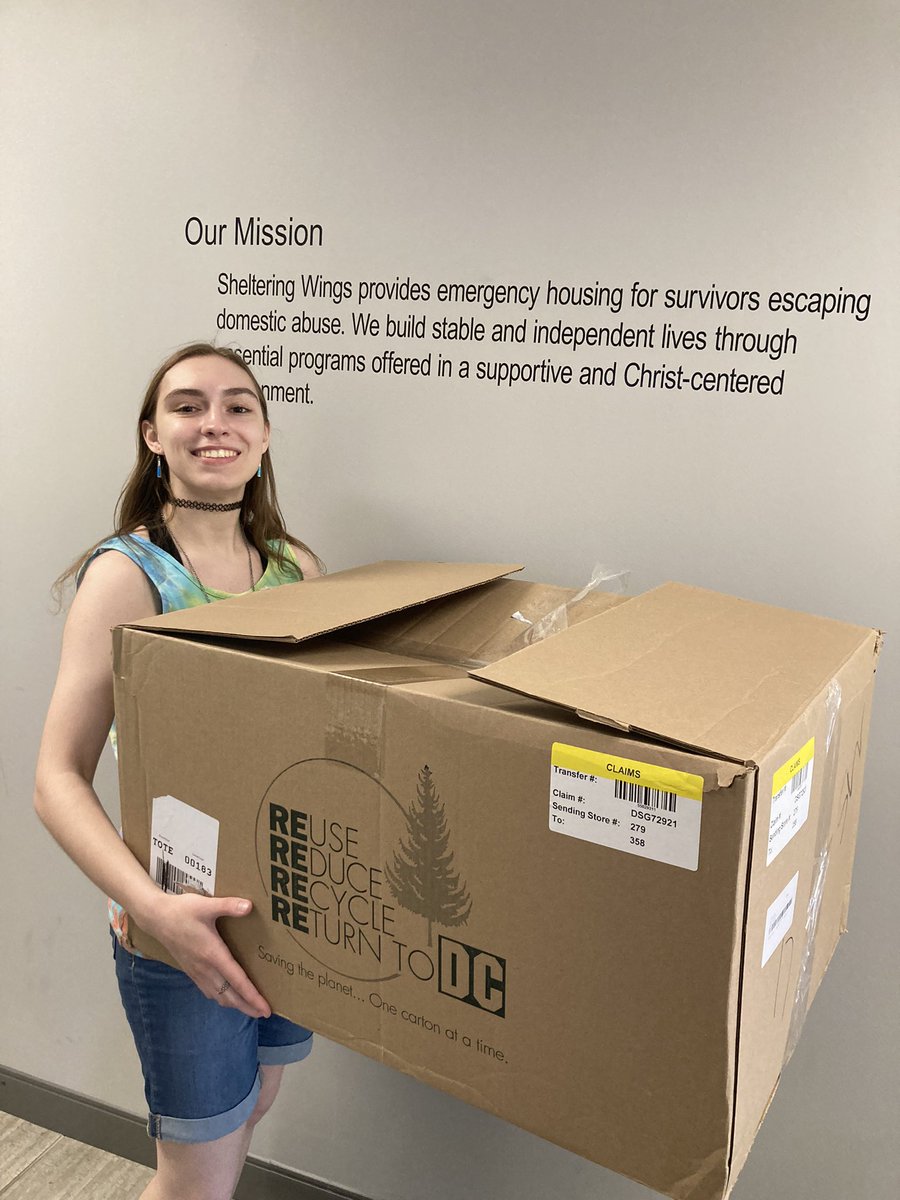 I absolutely LOVED volunteering at Sheltering Wings today! They are an organization that provides housing and support for families who have been in an abusive situation. An absolutely wonderful facility, and such a noble cause. <a href="/iwu_earlychild/">iwu_earlychildhood</a>