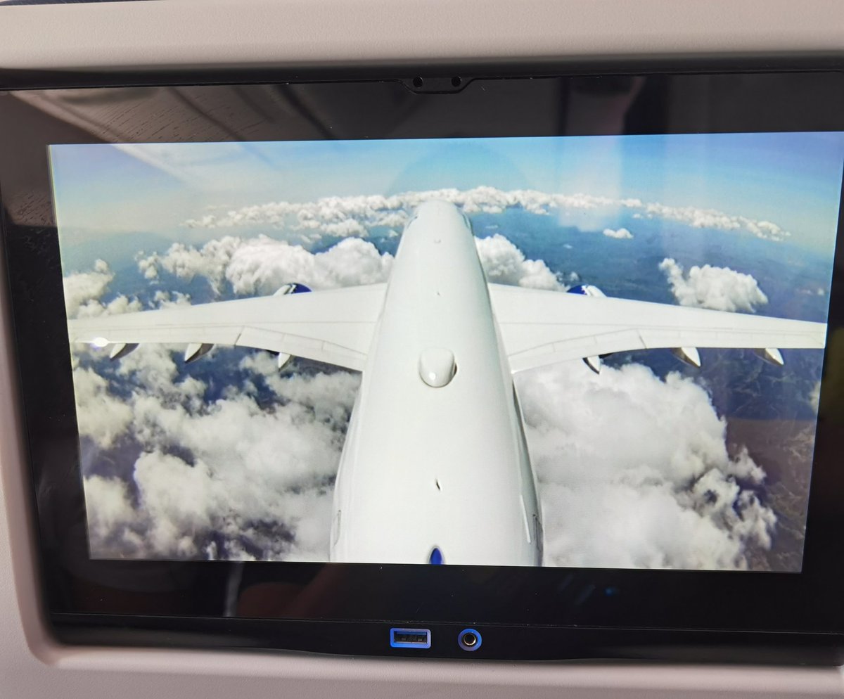 ¡Saludos desde el aire ⛅! Volando rumbo a #TravelPopUpYucatán y
descubriendo los detalles que hacen especial a <a href="/World2fly/">World2Fly</a>

✈️ El Airbus A350 que consume un 25% menos de combustible 
 👩‍✈️Uniformes de materiales reciclados
💚Zero plástico en los cubiertos 
 🎥Cámaras con vistas 🔝