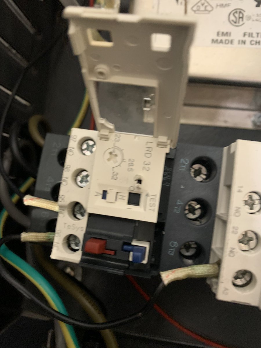 ServicesVacuum's tweet photo. Todays problem solved vacuum side channel blower checked internally and fault found with Circuit breaker @Kunnykun @ServicesVacuum #electrics #rcd #rcb #pumprepair #vacuumblower #sidechannelblower https://t.co/nGumNzzaww