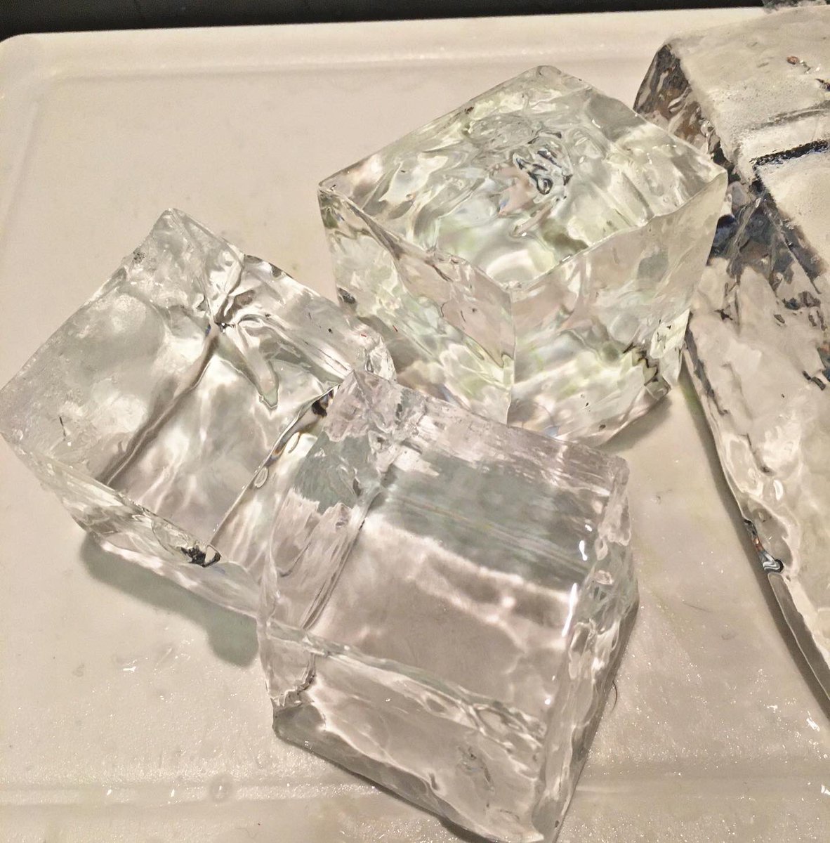 FirebirdBo's tweet photo. Another batch of #ClearIce finished! Had to make a drink with cloudy #Ice this evening & still not sure why that bothered me so much. 🤣 #DrinkIce #CocktailIce #Cocktails #DirectionalFreezing https://t.co/dLmBkHNnVG