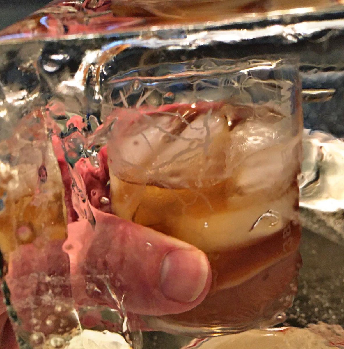 FirebirdBo's tweet photo. Another batch of #ClearIce finished! Had to make a drink with cloudy #Ice this evening & still not sure why that bothered me so much. 🤣 #DrinkIce #CocktailIce #Cocktails #DirectionalFreezing https://t.co/dLmBkHNnVG