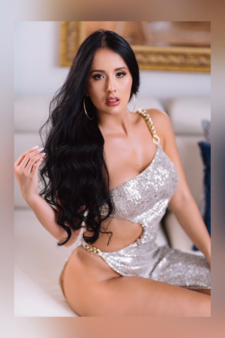 Te espero con un regalito de bienvenida  https://t.co/rNXJ1I6eCW https://t.co/ZXOyxBJhRD<a href="/tag/madrid"class="tags"><span>#madrid</span></a><a href="/tag/cristianoronaldo"class="tags"><span>#cristianoronaldo</span></a><a href="/tag/nosunimosonosjodem"class="tags"><span>#nosunimosonosjodem</span></a>