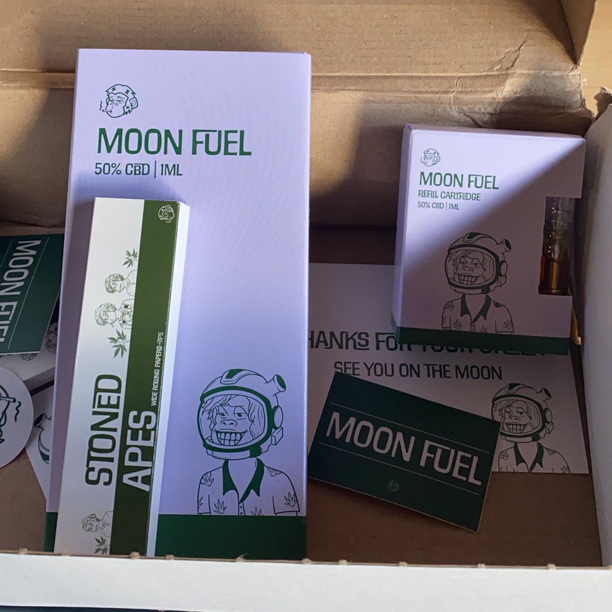 knofun's tweet photo. Yes the markets are down but my favorite NFTs just sent me a CBD vape 🤯 #stonedapecrew https://t.co/zyciAbcsc7