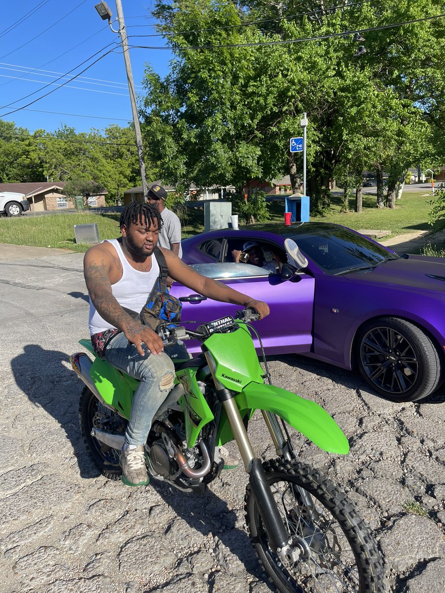 I’m In The Hood Everyday On The Regular 💚🌍4️⃣🤧🏚 
#LLMyPeople #FreeDemBoyz