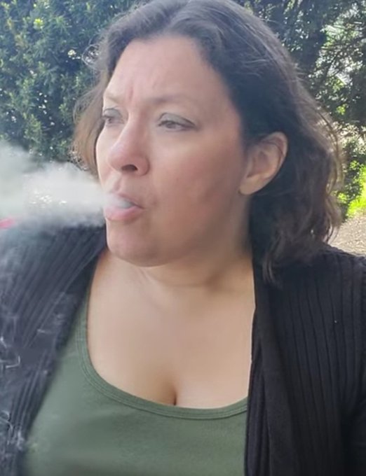 WHY DO I HIDE IT?? Why do I hide my smoking?  https://t.co/XxtzVpWi1N https://t.co/ek6xvBUbem