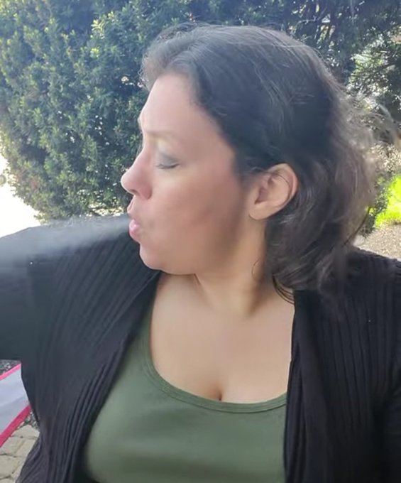 WHY DO I HIDE IT?? Why do I hide my smoking?  https://t.co/XxtzVpWi1N https://t.co/ek6xvBUbem