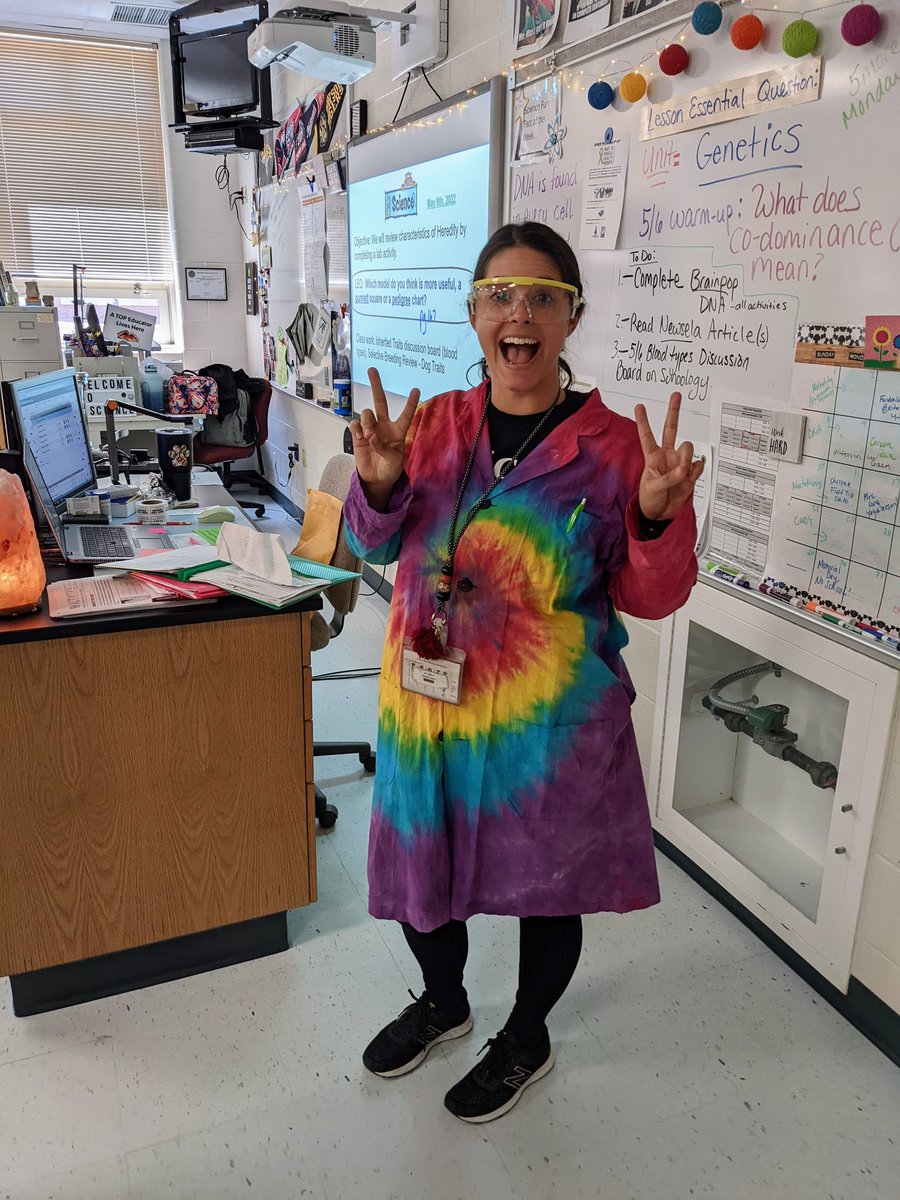 CMSCounselors3's tweet photo. Day 1 of CMS Mental Health Awareness Spirit Week! Motivation Monday! Dress as your dream profession. Simply setting a goal turns impossible into possible. Tomorrow WEAR GREEN! #calvertmentalhealthmatters https://t.co/No0nptY1Sx