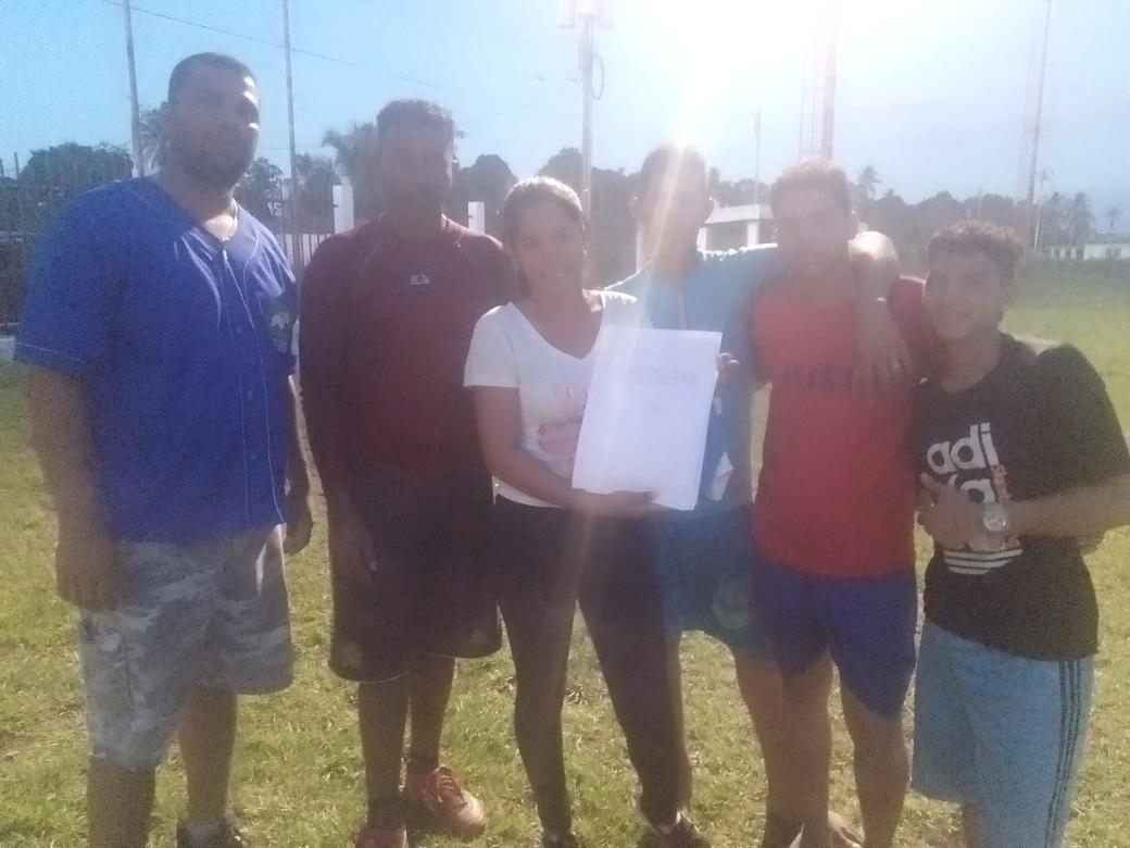 ApcCaripito's tweet photo. Tal como lo indico el gobernador @ErnestoLunaPsuv y el presidente del INDEM @Bigju21 se hizo entrega de documentación a los clubes de Softbol ,#CaripiteñoSoy #LosSanchez #LasPalmitas #LasMarias quienes oficialmente se registran como club deportivos. #VamosACambiarloTodo https://t.co/KWQ5aZnKAO