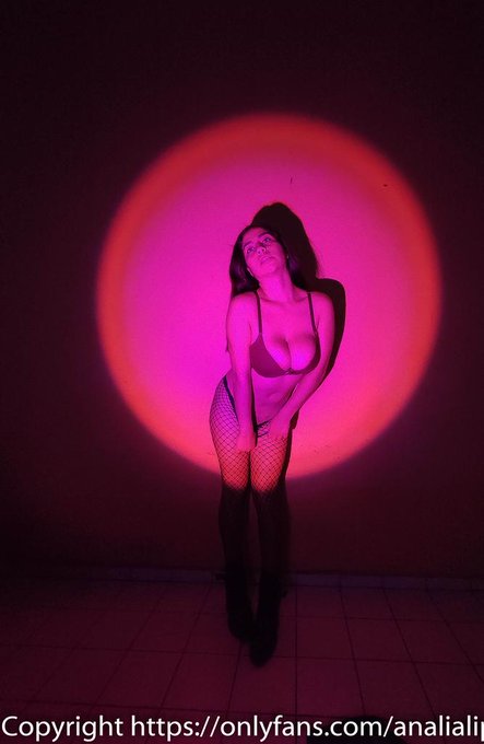 1 pic. Dale RT si te gusta el neon igual que a mí ?
Ve a ver la sesión completa a mi onlyfans y telegram