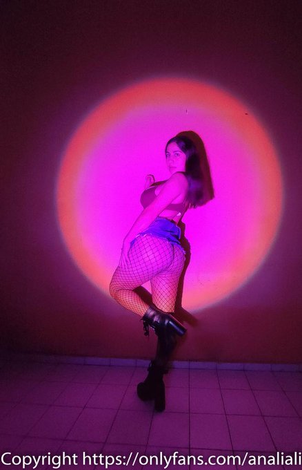 2 pic. Dale RT si te gusta el neon igual que a mí ?
Ve a ver la sesión completa a mi onlyfans y telegram