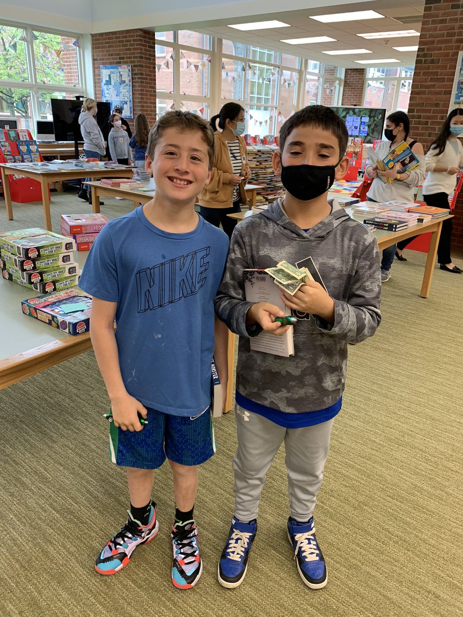 QRGega's tweet photo. It was so nice to be back in the library for the Book Fair! 📚 @QRGeraghty #qrspride https://t.co/ZdE34lHMdR