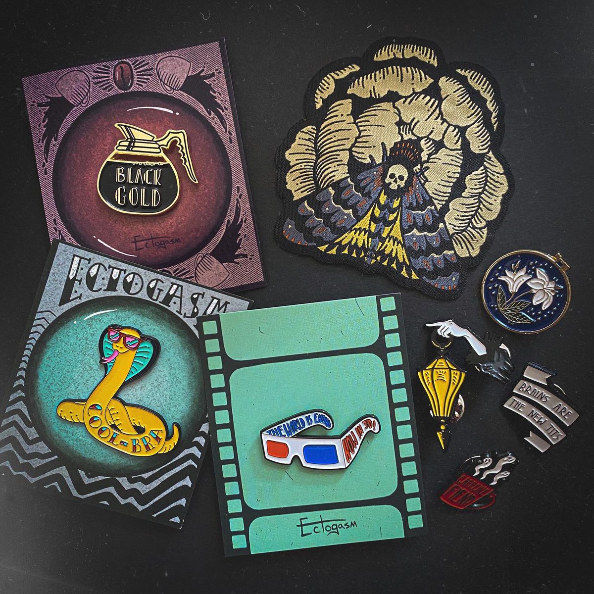 Ectogasm_Art's tweet photo. 8 Piece Mystery Bags are back in stock! Only $10 w purchase of any other non-digital item. 

Shop 🖤 https://t.co/MhZwpZ2vDp

#ectogasm #enamelpins #MysteryBox #shopsmall https://t.co/2x6XcRP82v