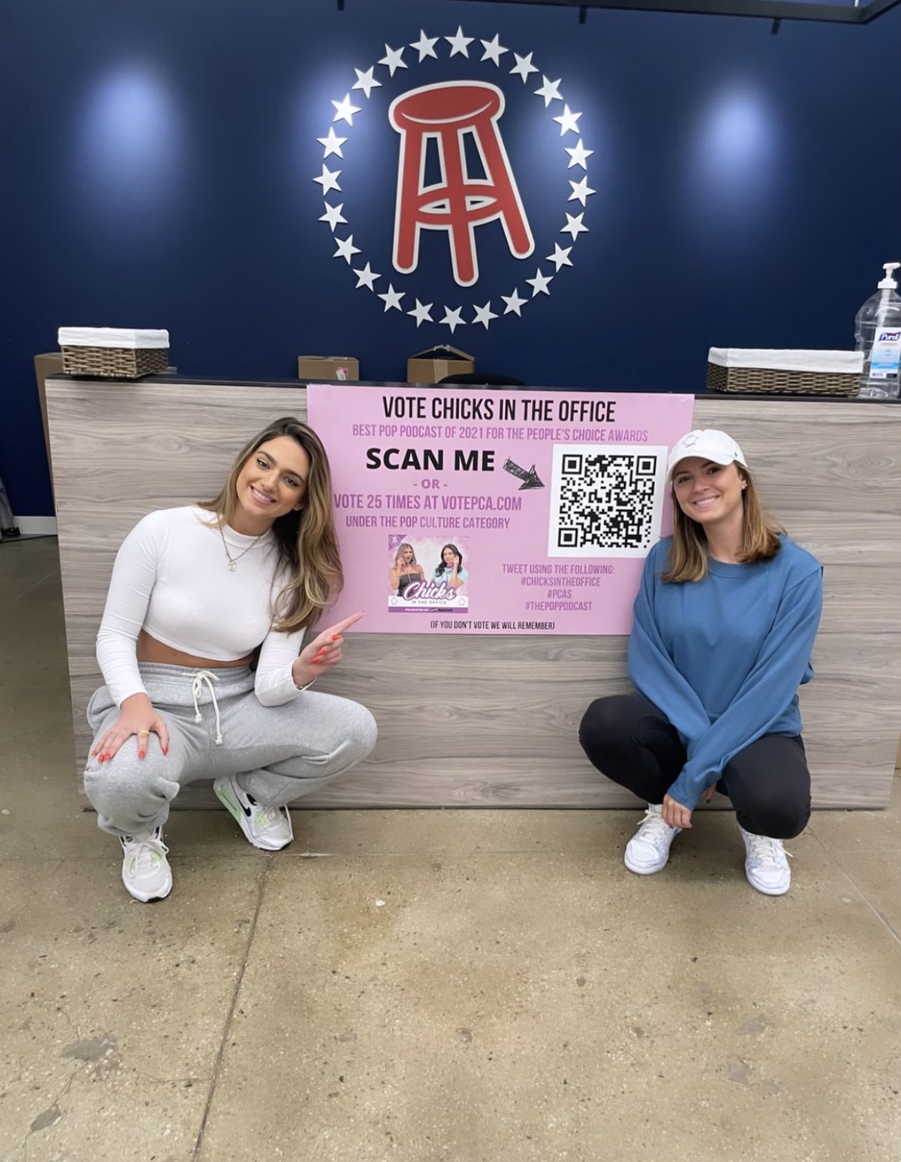 Justin Kase on Twitter "BarstoolRia she’s reading all the tweets lol" / Twitter