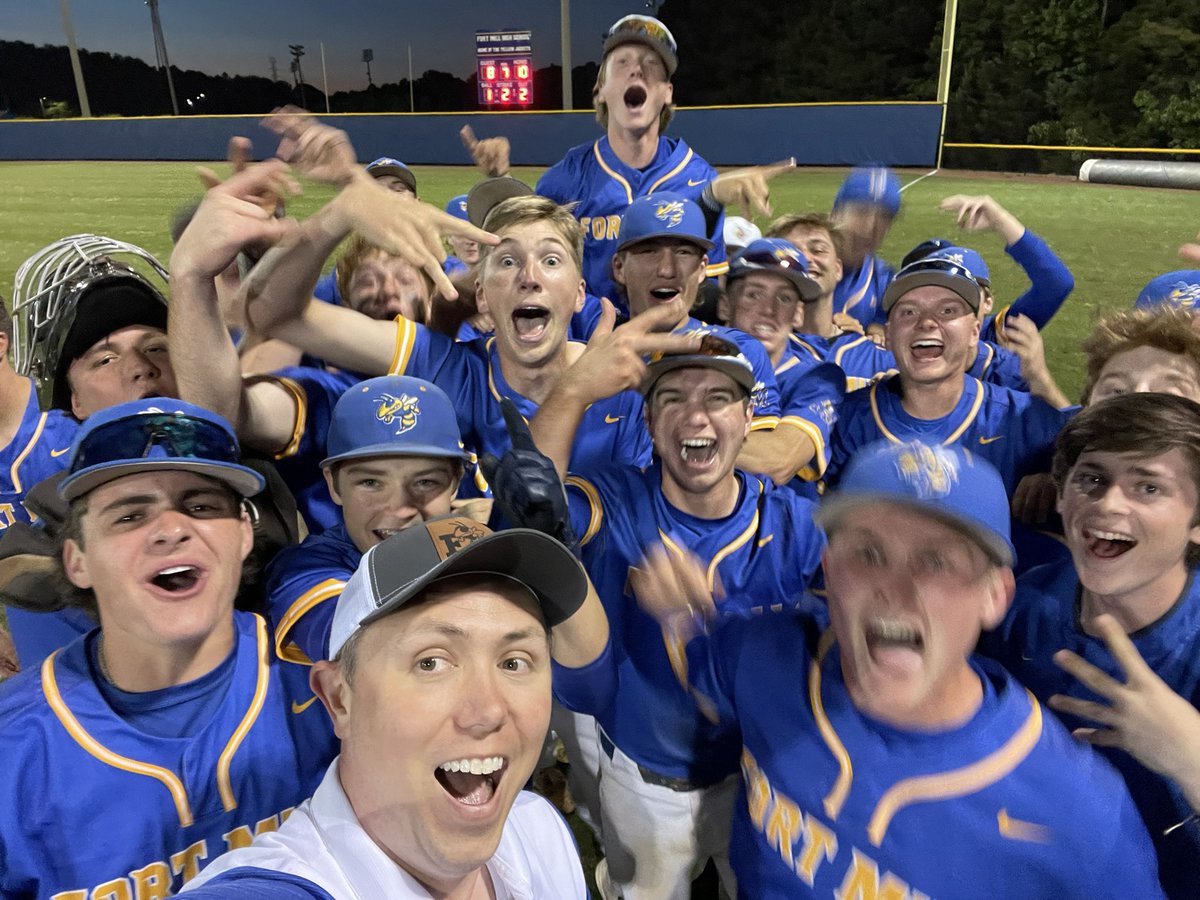 ⚾️☝️#YES☝️⚾️  Your Yellow Jackets are district 2 tournament champs!  On to the district championship because #ThatsWhatYellowJacketsDo #TogetherWeSwarm