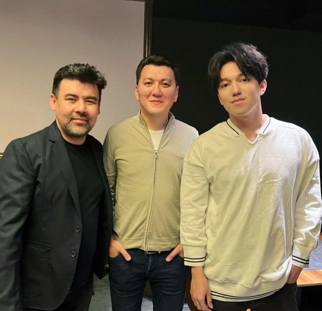 dimash_usa's tweet photo. Repost: Dimash’s IG

@erlankarin2019 @gaissin ағалармен.

"with brothers"

♾️ #dimash #DimashVlog 
#weloveyouintheusa 
@dimash_official https://t.co/Gn1eEgj1He