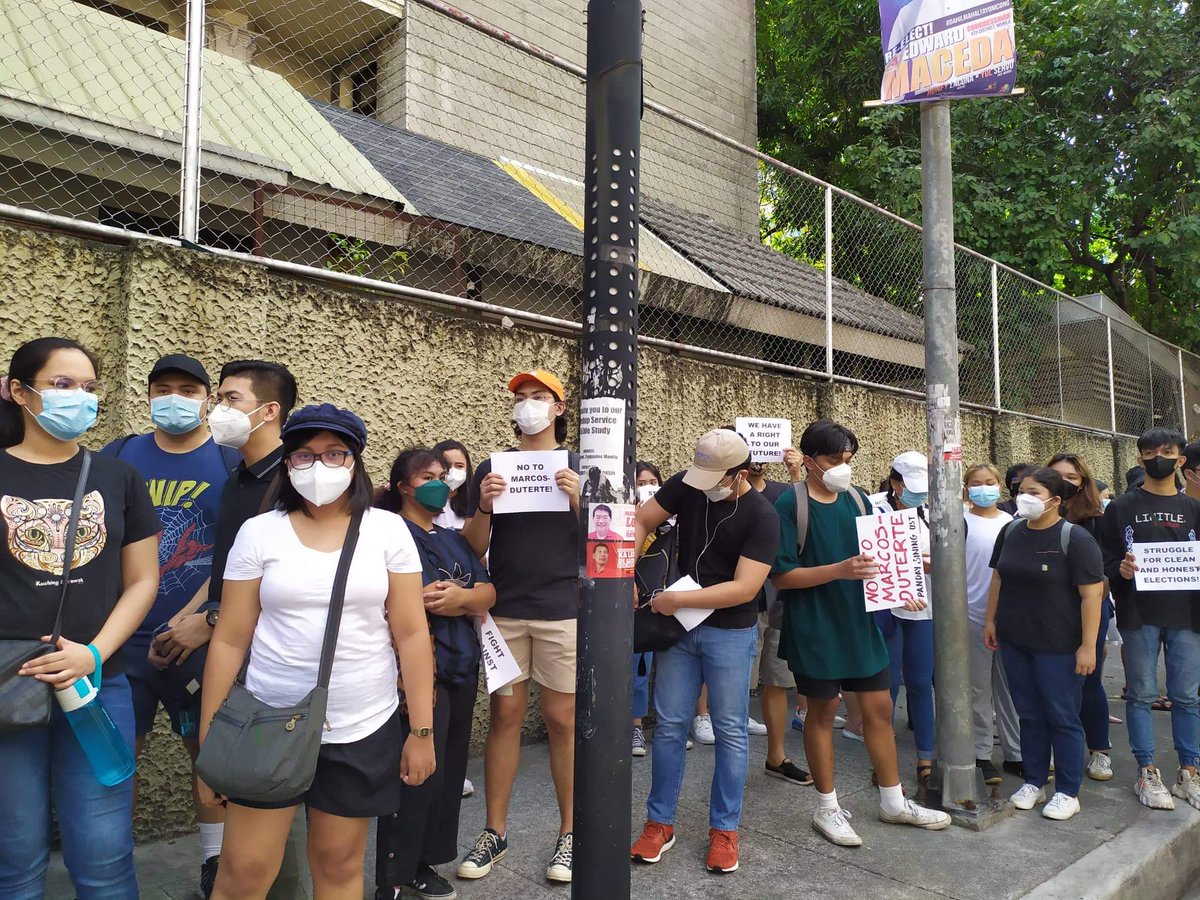 varsitarianust's tweet photo. LOOK: Thomasians stage a protest along P. Noval St. denouncing "electoral fraud" and the outcome of the 2022 elections.

(Photos by Mariel Celine Serquiña/ The Varsitarian) https://t.co/ugBPe7XAaw