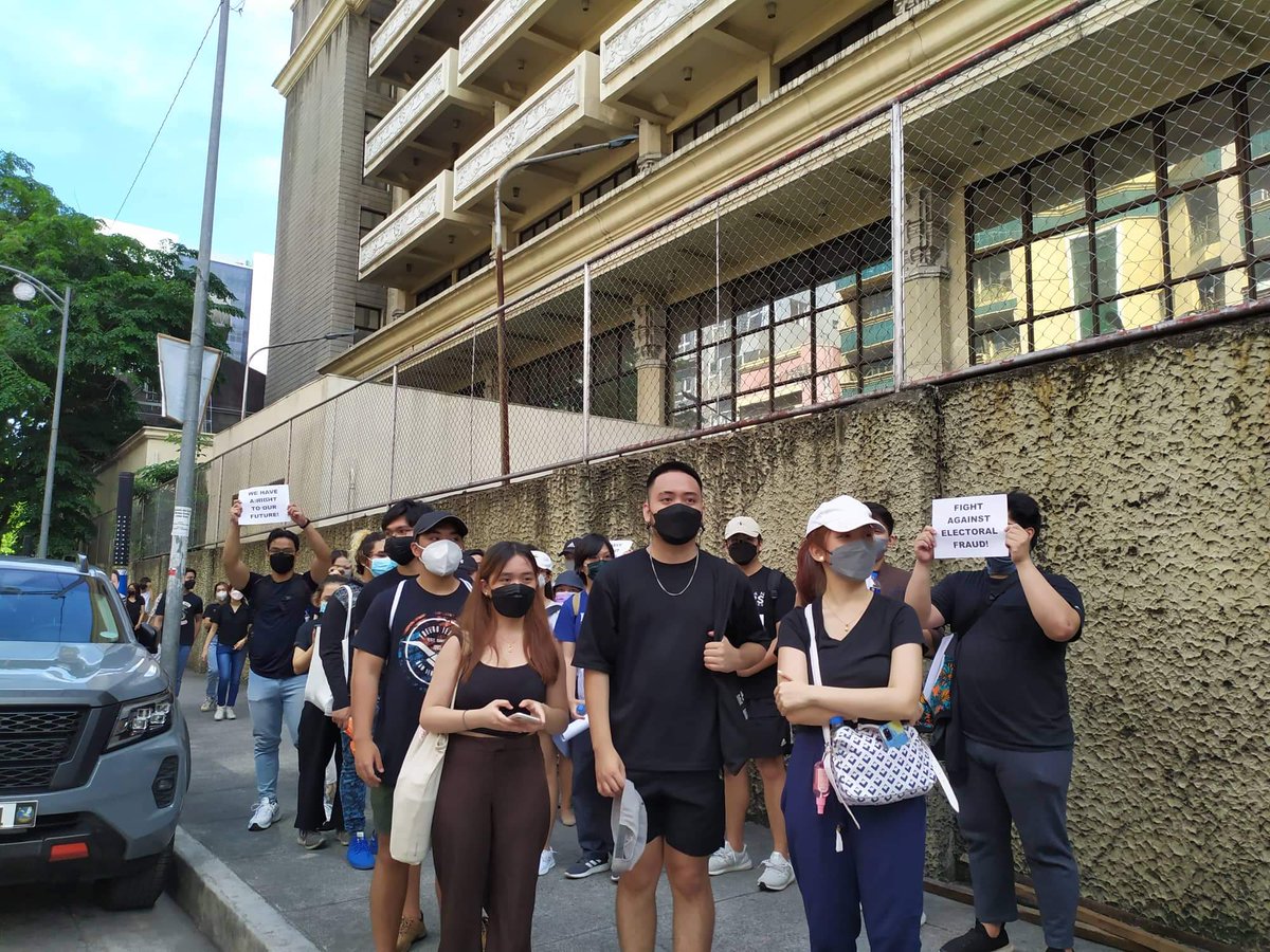 varsitarianust's tweet photo. LOOK: Thomasians stage a protest along P. Noval St. denouncing "electoral fraud" and the outcome of the 2022 elections.

(Photos by Mariel Celine Serquiña/ The Varsitarian) https://t.co/ugBPe7XAaw