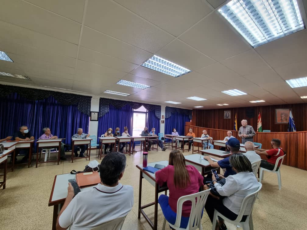 guillerpalacios's tweet photo. #09May @FavlLara examinó denuncia dip @guillerpalacios sobre paralización, desde hace 6 años, de pasarela en la comunidad la lagunita-el rubio parroquia #juandevillegas #Lara, por lo cual quedan incomunicados cuando crece la quebrada e impide el paso peatonal por el lodozal https://t.co/JBVZPLrx2R